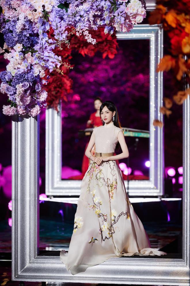 央视跨年夜：唐嫣最婉约，玲花最豪迈，刘涛最美艳