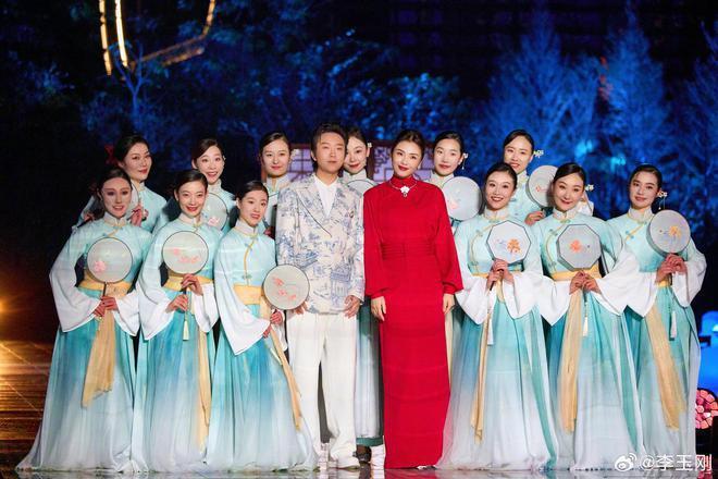 央视跨年夜：唐嫣最婉约，玲花最豪迈，刘涛最美艳