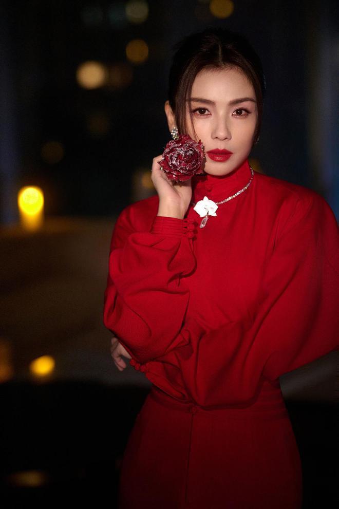 央视跨年夜：唐嫣最婉约，玲花最豪迈，刘涛最美艳