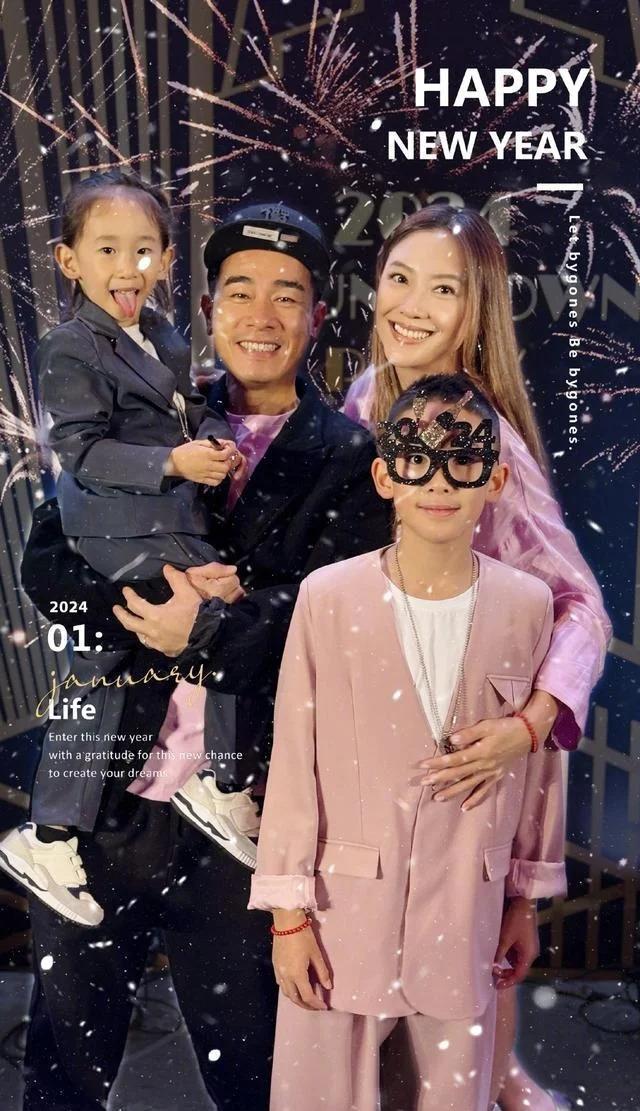 应采儿晒新年全家福，穿亲子装好有爱