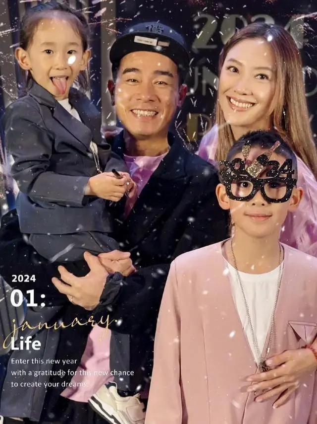 应采儿晒新年全家福，穿亲子装好有爱
