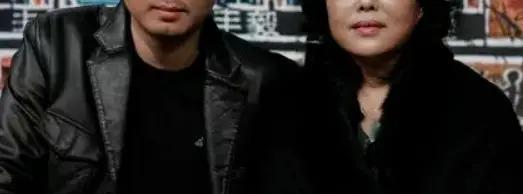 天！两婚两离后再遇真爱，唯一的儿子进监狱了？