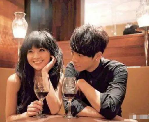 马上官宣！超模同居试婚，肚子里有情况了？！