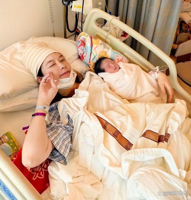 韩安冉怀二胎！老公手持验孕棒笑容满面，四婚三离被疯狂调侃