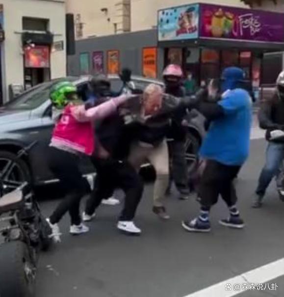美国男星大街上遭群殴，以1敌5被摁着打，发文要求警方彻查