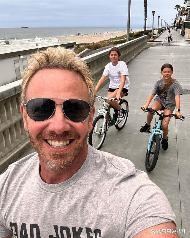 美国男星大街上遭群殴，以1敌5被摁着打，发文要求警方彻查