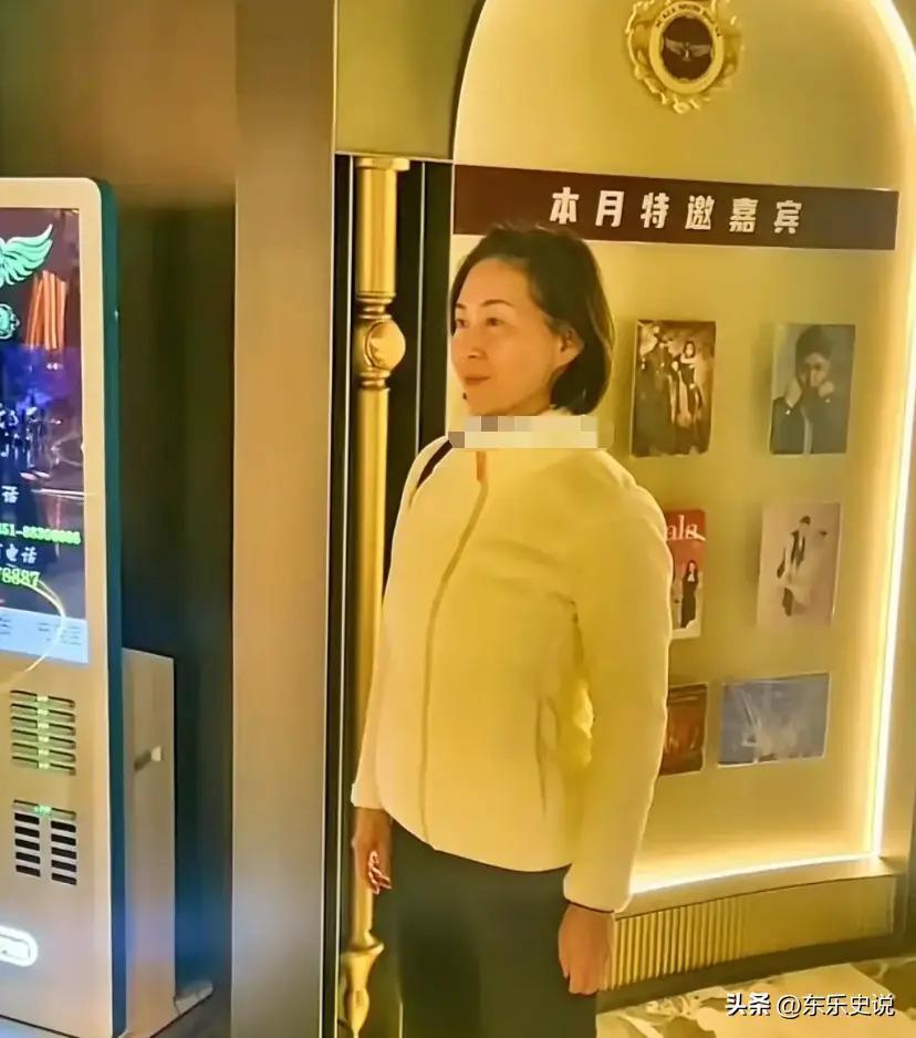 何超琼现身哈尔滨酒吧，一杯酒彰显江湖霸气，谢霆锋对其鞠躬