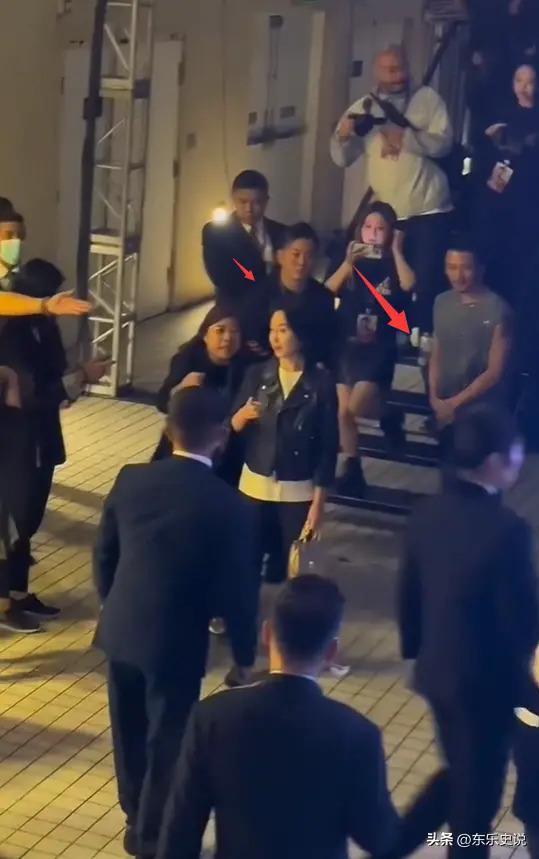 何超琼现身哈尔滨酒吧，一杯酒彰显江湖霸气，谢霆锋对其鞠躬