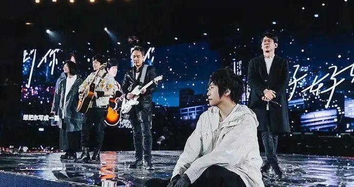 跑调假唱，跨年夜还是翻车夜？办得很好下次别办了