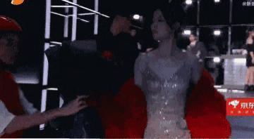 跑调假唱，跨年夜还是翻车夜？办得很好下次别办了