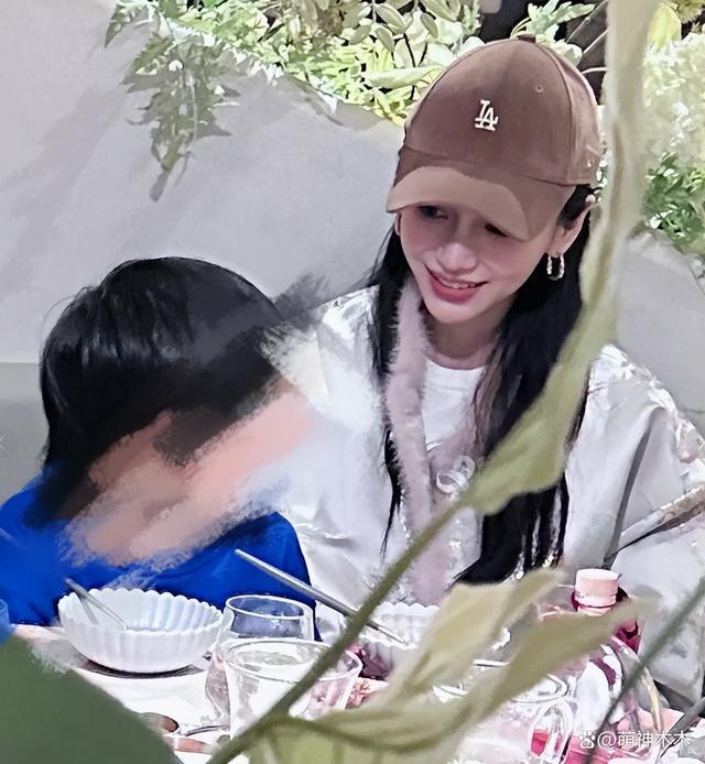 杨颖禁言解除惹争议，被曝3月进组复出，和闺蜜跨年生活滋润