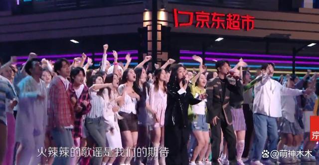 湖南跨年夜：汪涵谢娜落泪，王一博假唱，宋茜王鹤棣差点亲上