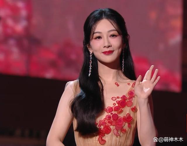 湖南跨年夜：汪涵谢娜落泪，王一博假唱，宋茜王鹤棣差点亲上