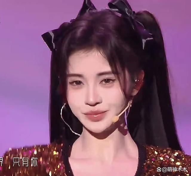 众星跨年造型：杨紫腮红过重，娜扎金晨撞衫，宋茜妆容油腻