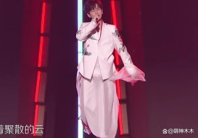 众星跨年造型：杨紫腮红过重，娜扎金晨撞衫，宋茜妆容油腻