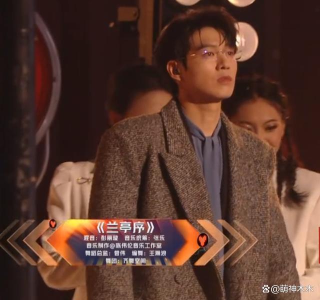 众星跨年造型：杨紫腮红过重，娜扎金晨撞衫，宋茜妆容油腻