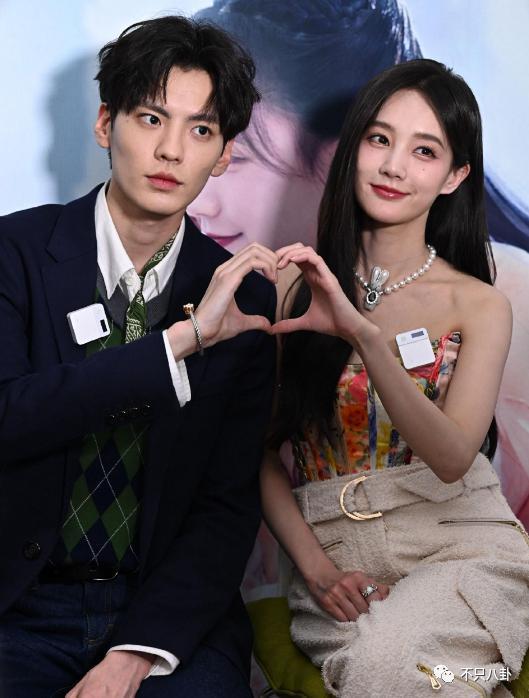 到底是CP营业还是真情侣？这俩人的互动让人看不懂了……