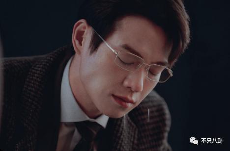 太热闹了吧！居然有九对情侣要结婚？