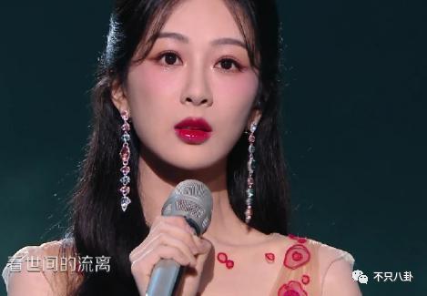 太热闹了吧！居然有九对情侣要结婚？