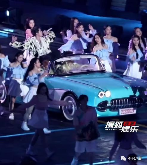 太热闹了吧！居然有九对情侣要结婚？