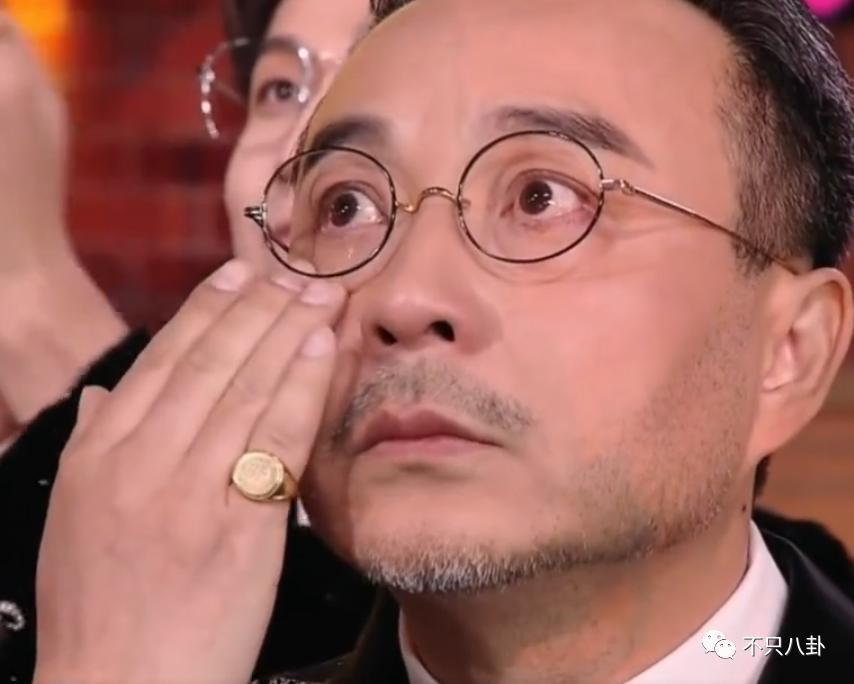 太热闹了吧！居然有九对情侣要结婚？