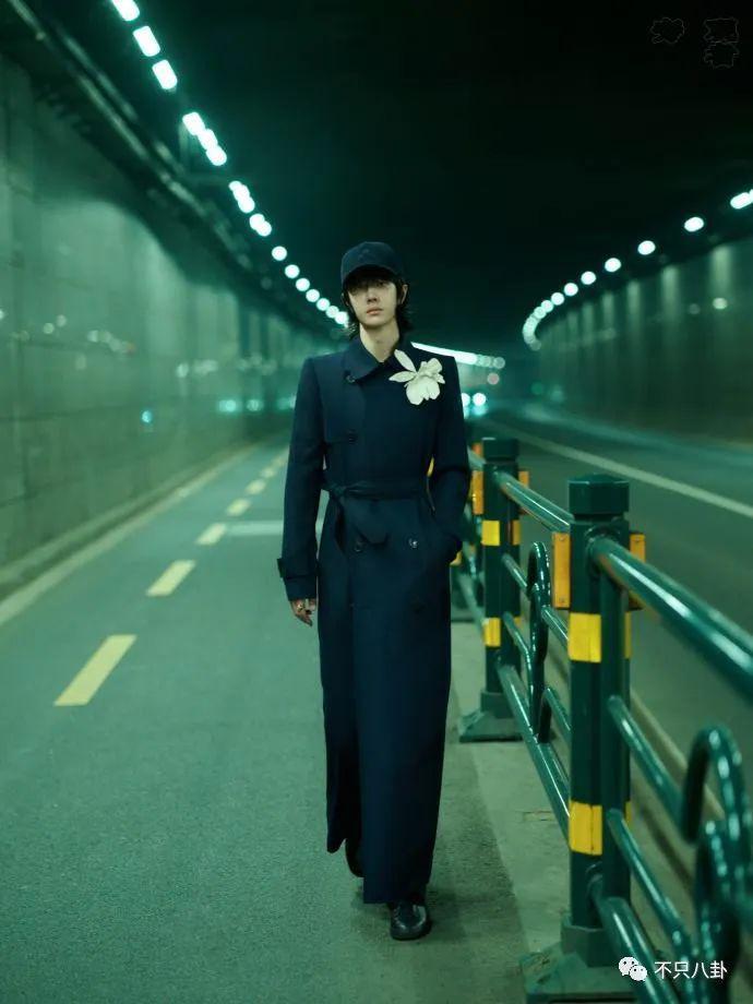 太热闹了吧！居然有九对情侣要结婚？