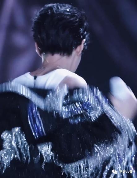 太热闹了吧！居然有九对情侣要结婚？