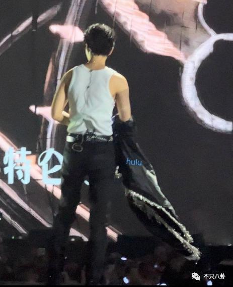 太热闹了吧！居然有九对情侣要结婚？