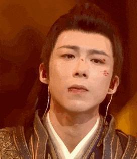 太热闹了吧！居然有九对情侣要结婚？