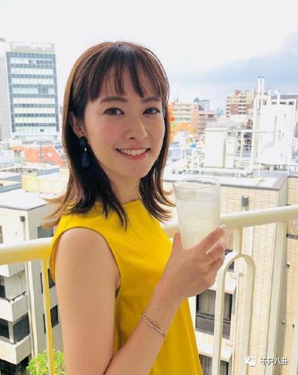 太热闹了吧！居然有九对情侣要结婚？