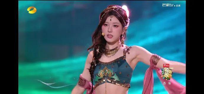 她的妆容 舞台又被嘲了？
