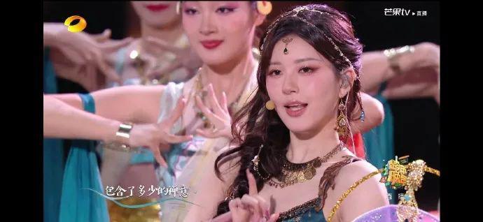 她的妆容 舞台又被嘲了？