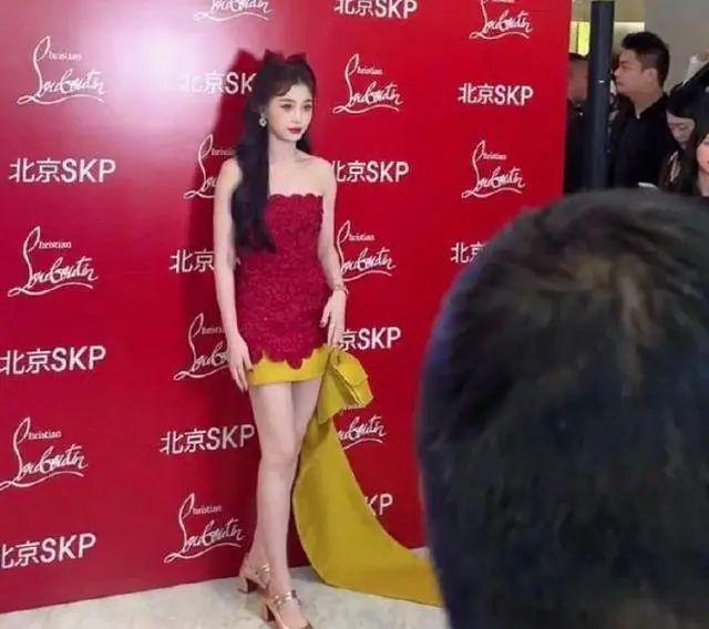 她的妆容 舞台又被嘲了？