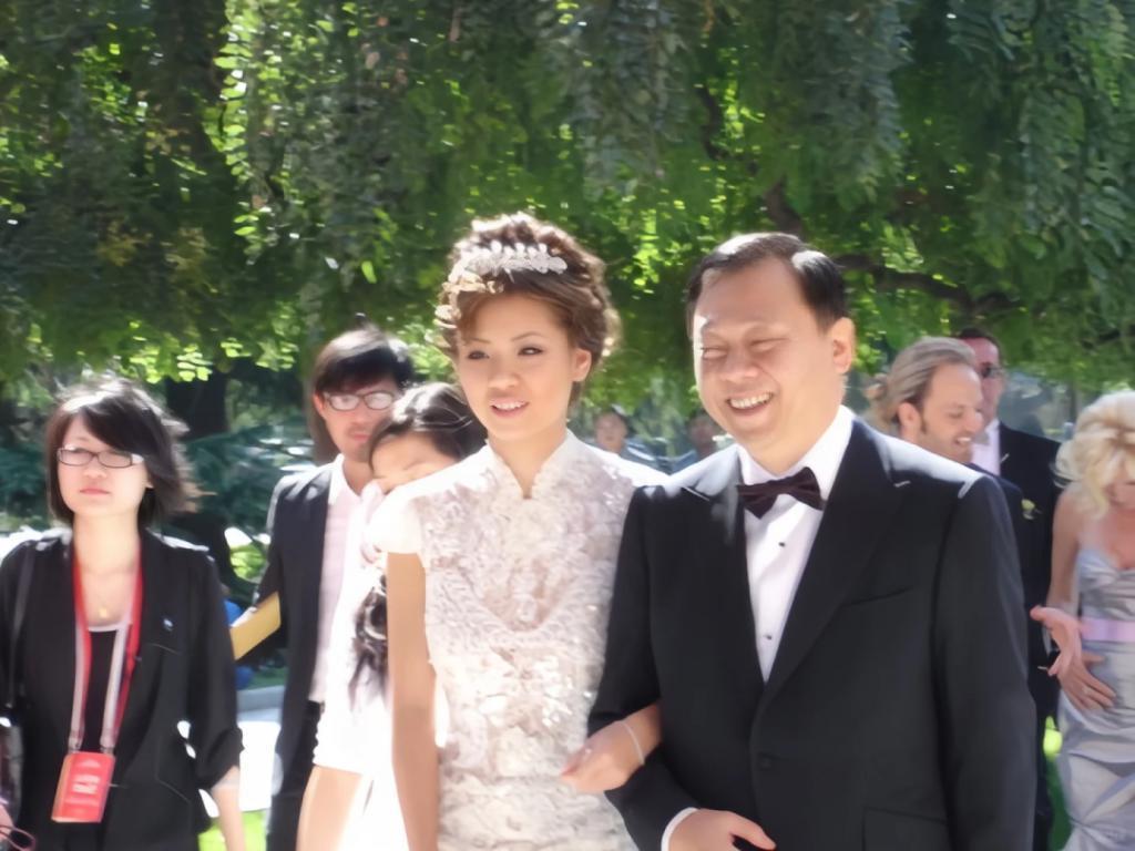 一场婚礼轰动京城，如今也离了？