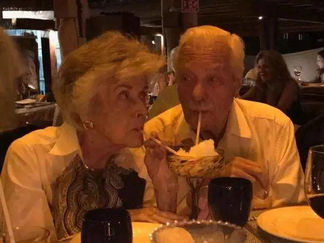 阅女无数，却与她相识6天闪婚，相伴走了73年