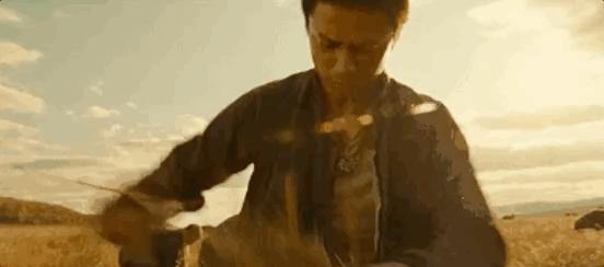 “性张力”拉满，他即刻封神