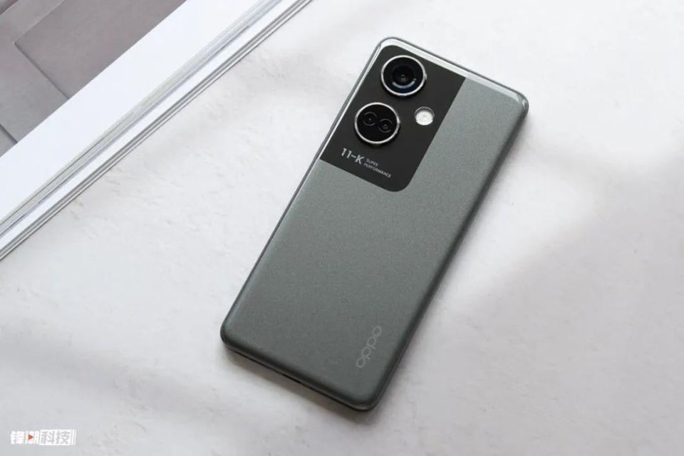 太爽了，去年卖两三千的手机，现在不到1000元