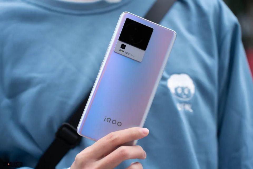 太爽了，去年卖两三千的手机，现在不到1000元