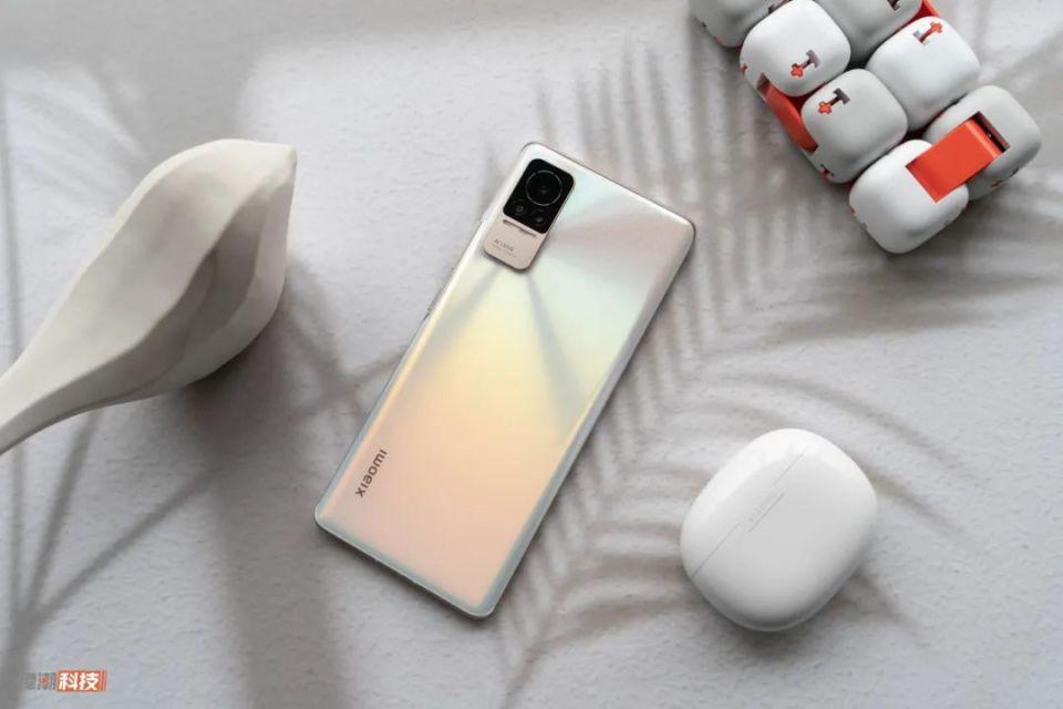 太爽了，去年卖两三千的手机，现在不到1000元