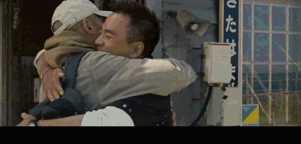 别哭啊！笑着说再见！