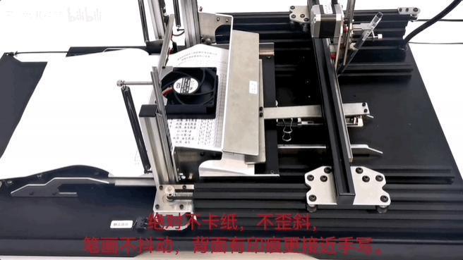 五年前帮初中生写作业的写字机器人，现在被网友捧上了神坛。