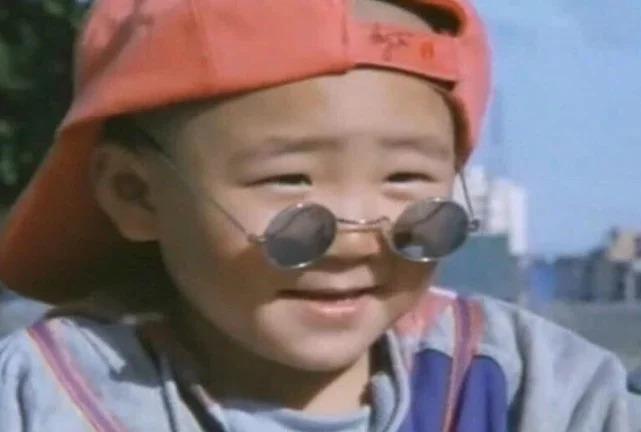 郝劭文妻子曝8岁女儿遭校园霸凌，每年学费近20万