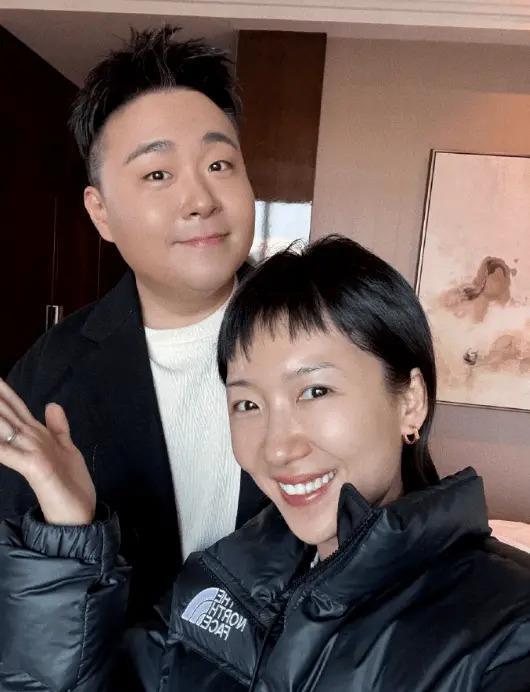 郝劭文妻子曝8岁女儿遭校园霸凌，每年学费近20万