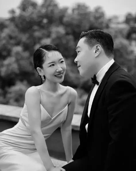 郝劭文妻子曝8岁女儿遭校园霸凌，每年学费近20万