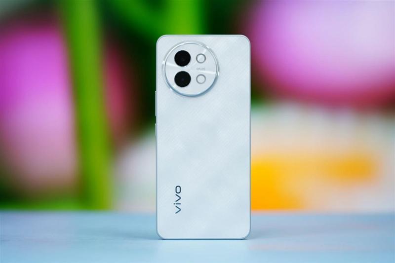 柔光 环闪 远近都能拍！vivo S18e评测：2千档最懂人像的手机