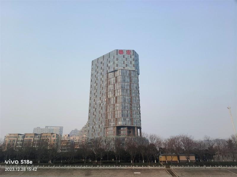 柔光 环闪 远近都能拍！vivo S18e评测：2千档最懂人像的手机