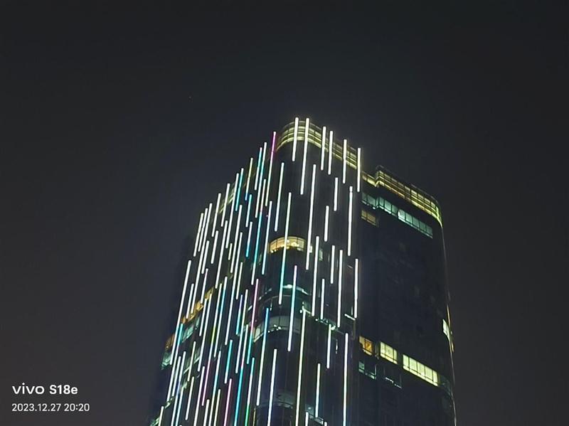 柔光 环闪 远近都能拍！vivo S18e评测：2千档最懂人像的手机