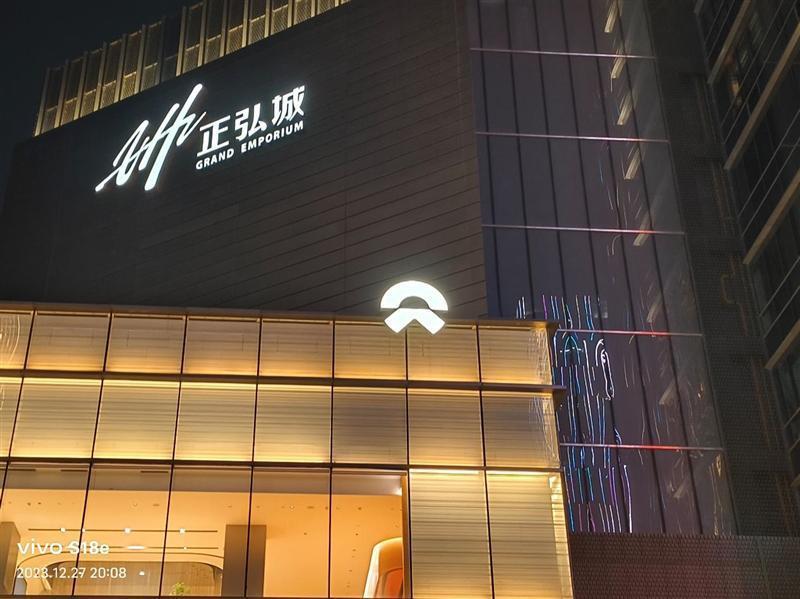 柔光 环闪 远近都能拍！vivo S18e评测：2千档最懂人像的手机
