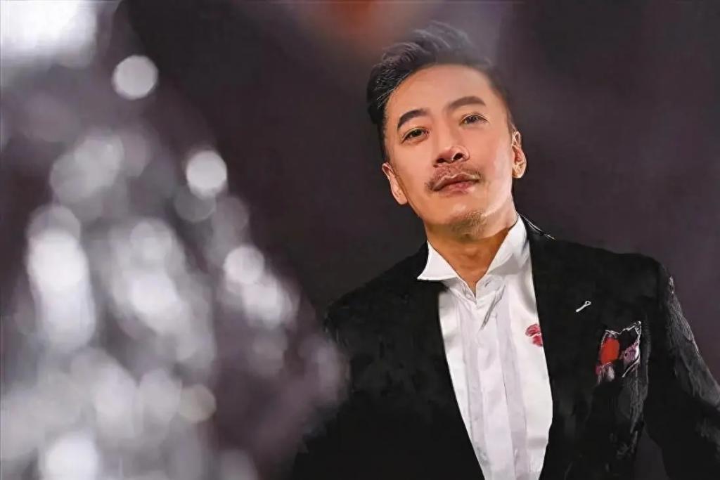 领奖前夜父母惨遭杀害，含泪退出乐坛后，如今的他怎样了