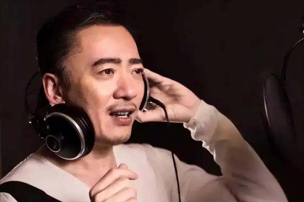 领奖前夜父母惨遭杀害，含泪退出乐坛后，如今的他怎样了